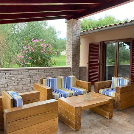 Tatil Evi Stancija Marusi Peruški