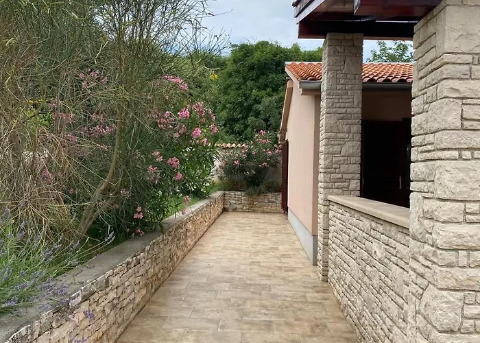 Stancija Marusi 펜션 Peruški